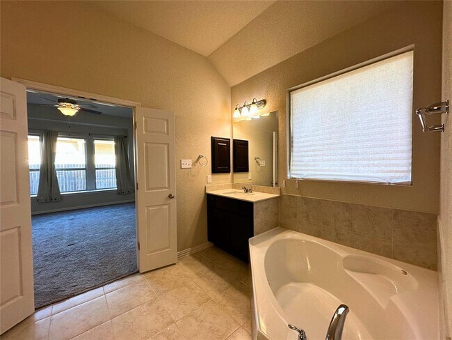 Building Photo - 3117 Hidalgo Loop