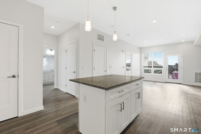 Building Photo - 71 Connecticut Ave