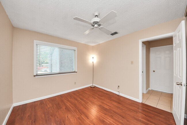 Building Photo - 12707 Corona Ln