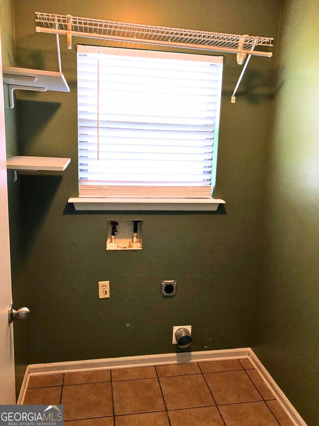 Building Photo - 314 Briarwood Cir