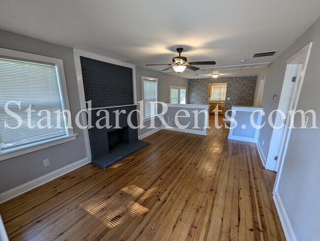 Building Photo - Cute Bungalow in Colonial Hills Neighborhood