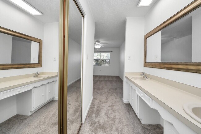 Building Photo - Waterfront Rental