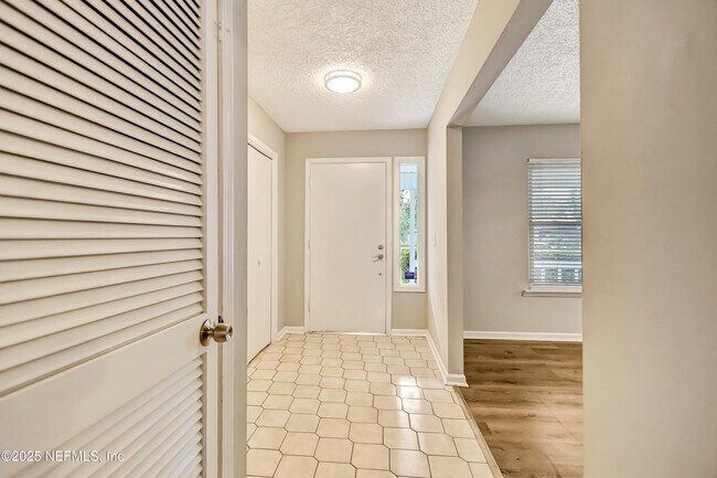 Building Photo - 10855 Mandarin Station Dr W