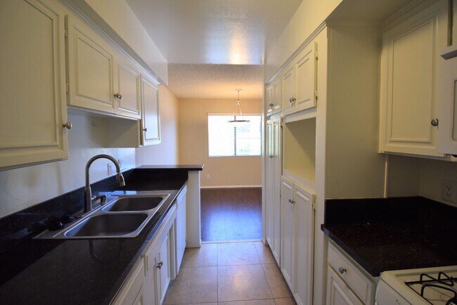 Building Photo - 14710 Burbank Blvd