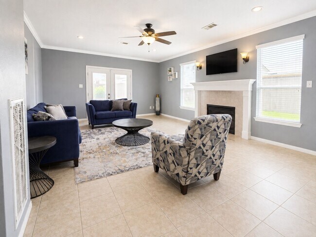 Building Photo - 2409 Deerwood Ct