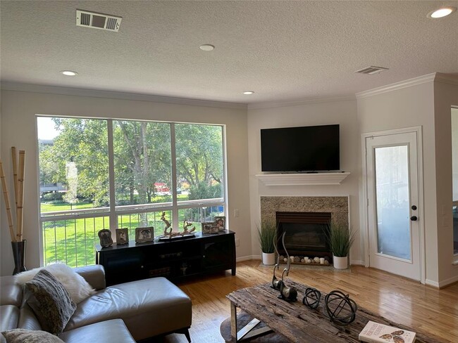 Building Photo - 309 Lakeside Ln
