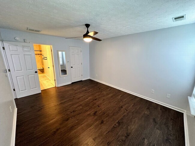 Building Photo - 3821 Landridge Dr