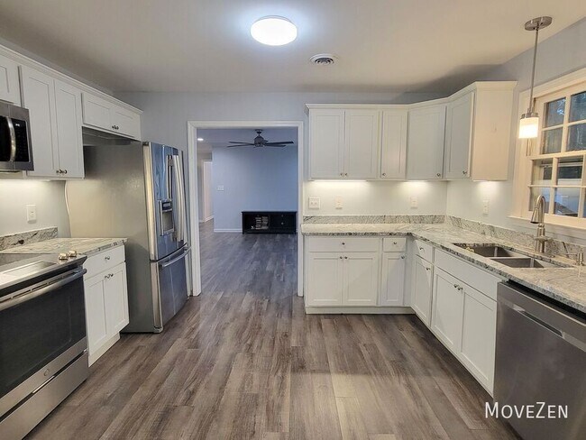 Building Photo - 303 Driftwood Dr