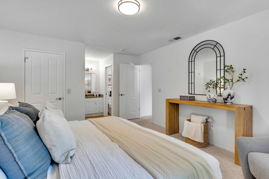 Building Photo - 39751 Bissy Cmn