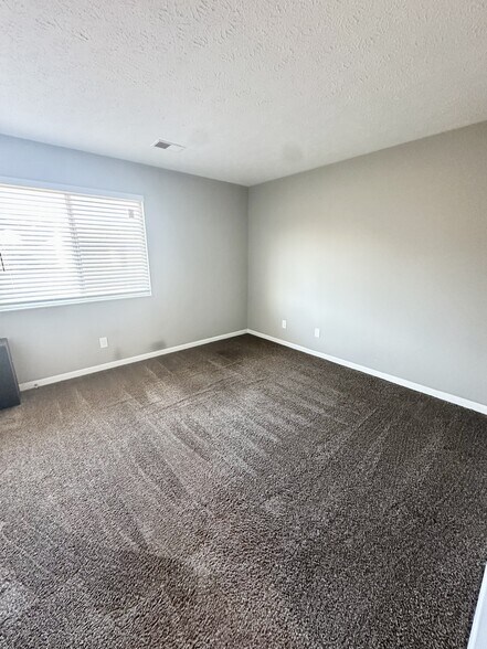 Building Photo - 8854 Eagleview Dr