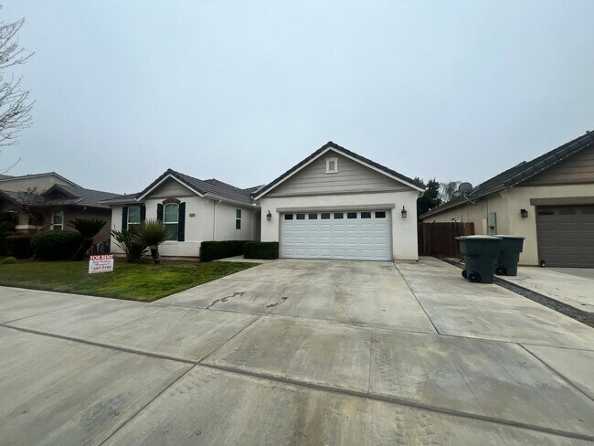 Building Photo - 2126 N Lindsay Ct