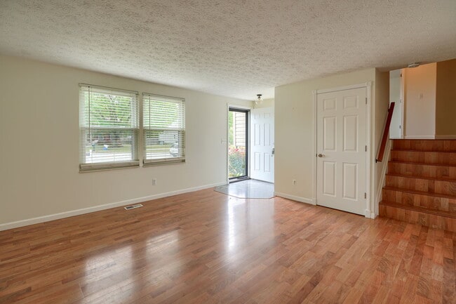 Building Photo - 651 Dovalon Pl