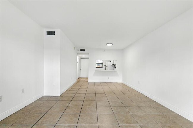 Building Photo - 141 NW 93rd Ave
