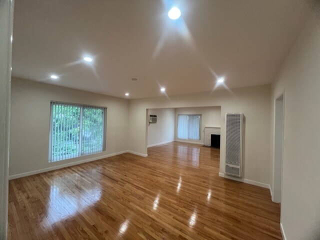 Building Photo - 1696 Amberwood Dr