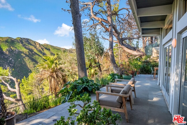 Building Photo - 16798 Charmel Ln