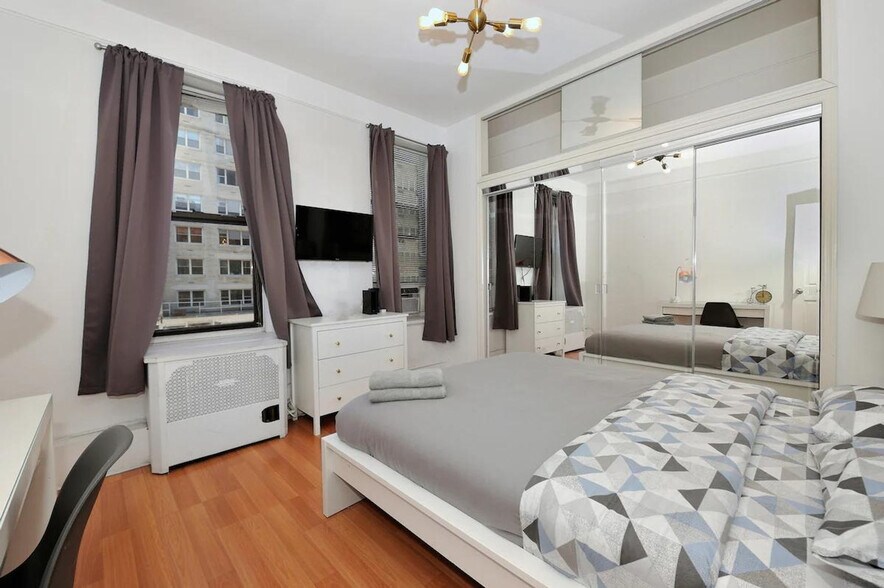 Building Photo - 444 First Ave Loop