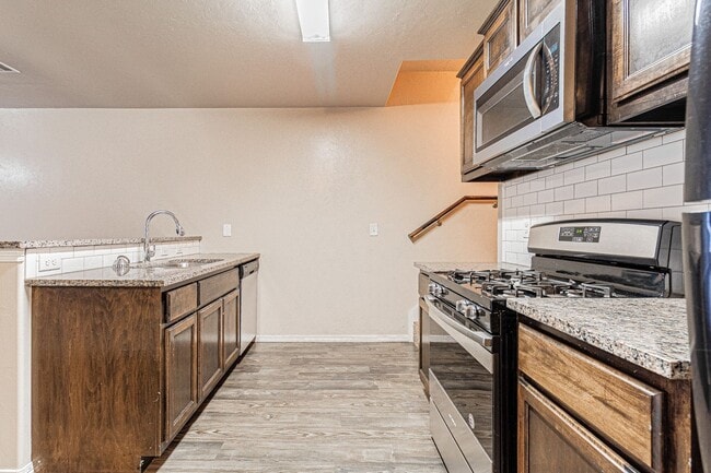 Building Photo - Buena Vida awaits for you!