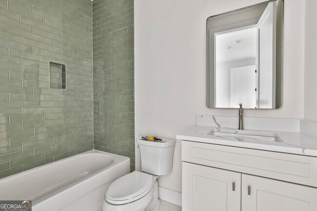 Building Photo - 940 Laurel Brooke Ave