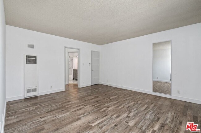 Building Photo - 1657 Colby Ave
