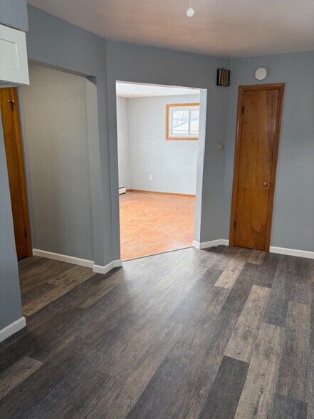 Building Photo - 105 Kinamrok St