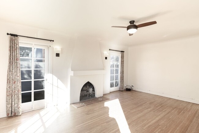 Building Photo - 3-Bed + 2-Bath Home | Midtown Ventura | Unfurnished