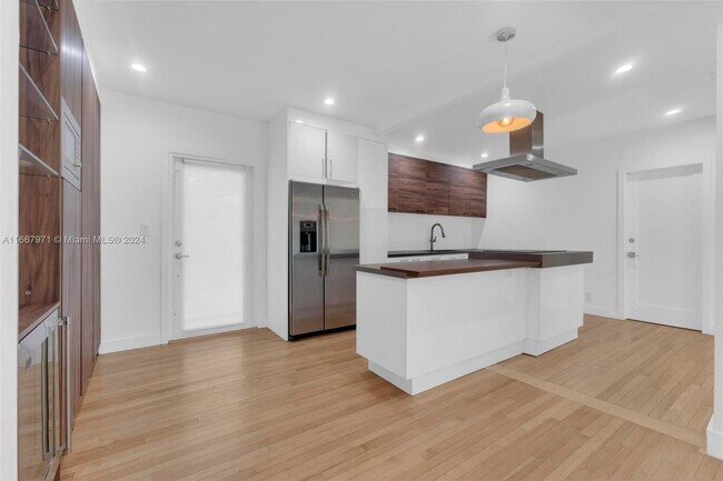 Building Photo - Northeast 99th Street, Miami Shores, FL 33138 - 3 BR 2.5 BA house