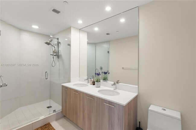 Building Photo - 501 NE 31st St