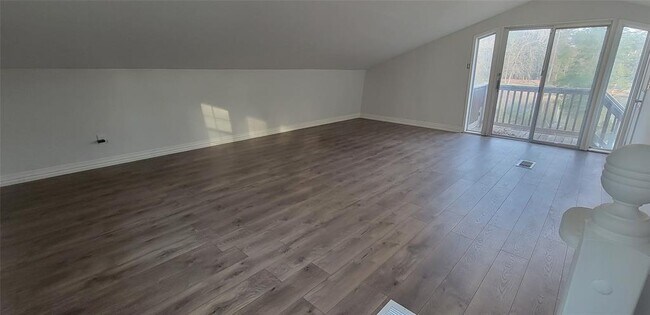 Building Photo - 250 Wood Haven