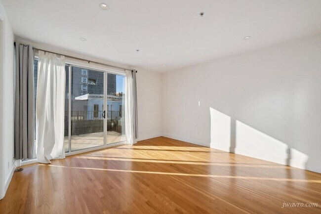 Building Photo - 641 Natoma St