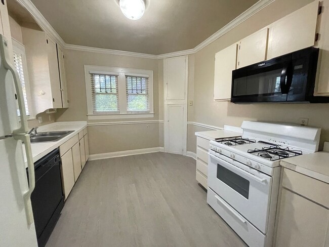 Building Photo - 2bed/1bath Duplex