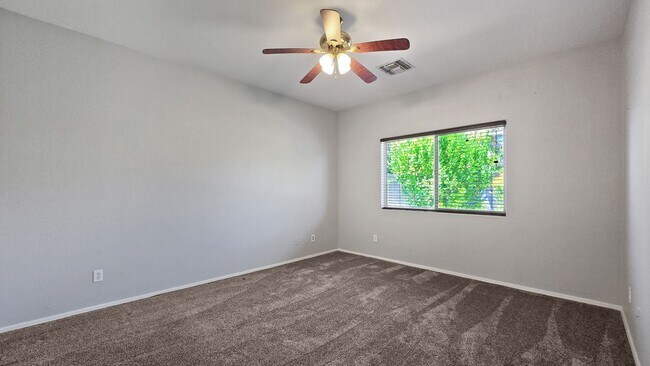 Building Photo - Clean and Cozy home in desirable Palm Valley!