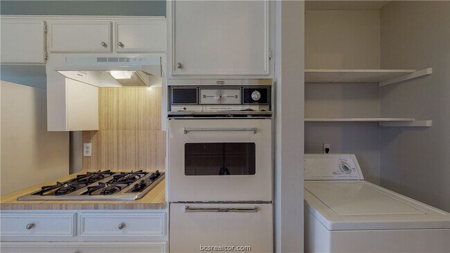 Building Photo - 1107 Braeswood Dr
