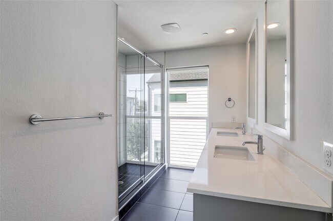 Building Photo - 1430 Grigsby Ave