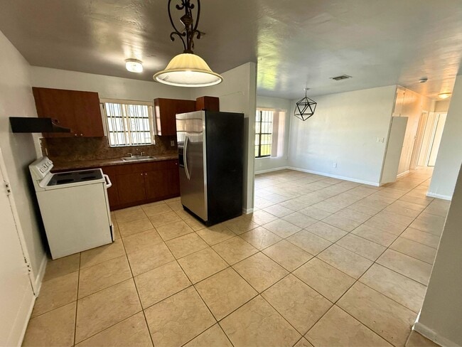 Primary Photo - 20520 NW 24th Ct