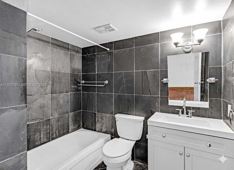 Building Photo - 3001 SW 1st Ave