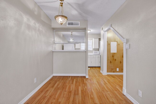 Building Photo - 3243 Nacogdoches Rd