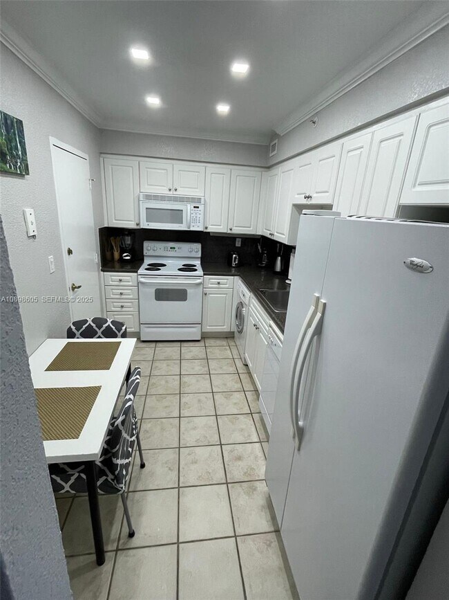 Building Photo - 2501 S Ocean Dr