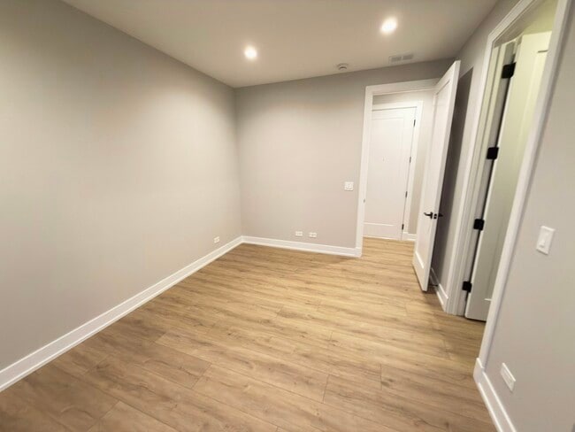 Building Photo - 2355 W Flournoy St