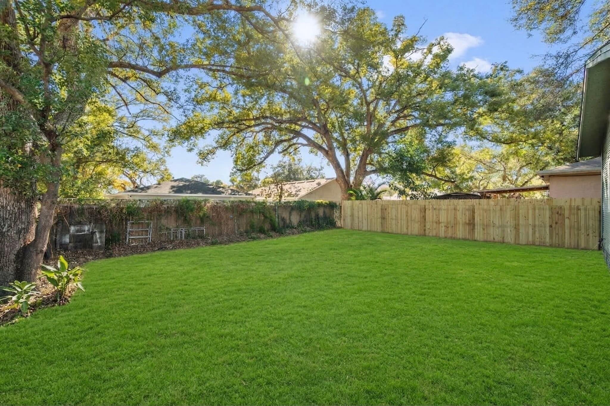 Building Photo - 309 E Selma Ave