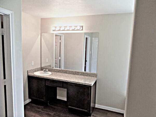 Building Photo - 3942 Hawthorn Glen Ct
