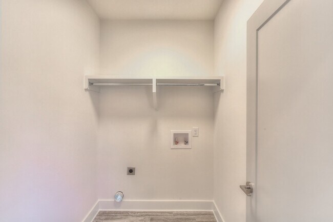 Building Photo - 3600 Quail Dr
