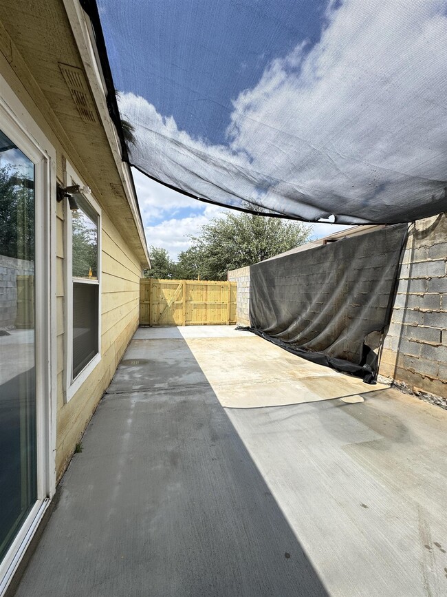 Building Photo - 209 Mescalero Dr