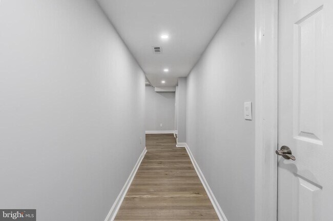 Building Photo - 1401 18th Pl SE