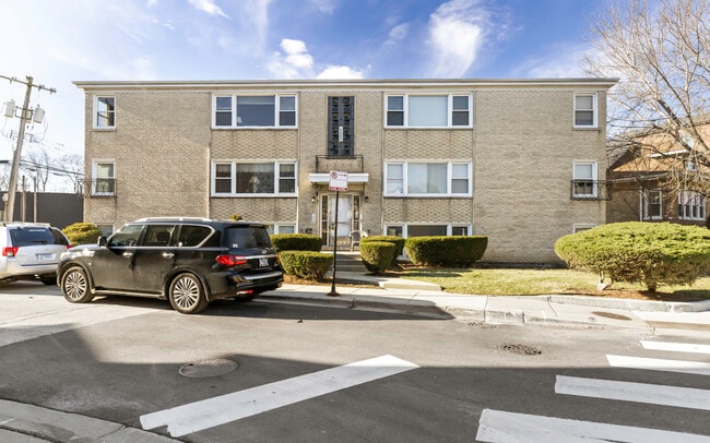 Building Photo - 6556 N Northwest Hwy