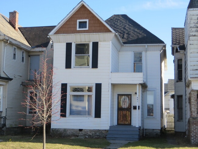 Building Photo - 5 Bedroom Home in the very core of Downtown (West Central, Downtown)