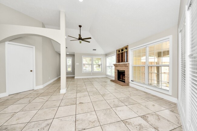 Building Photo - 5039 E Pagewick Dr