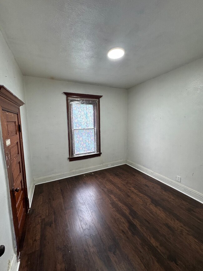 Building Photo - 918 Harding Dr
