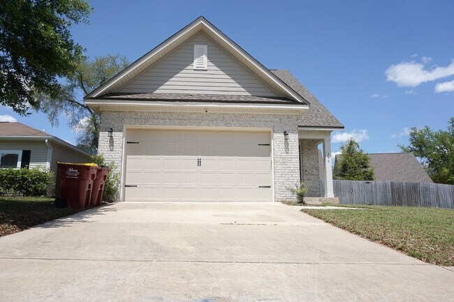 Primary Photo - 200 Ladue Ave
