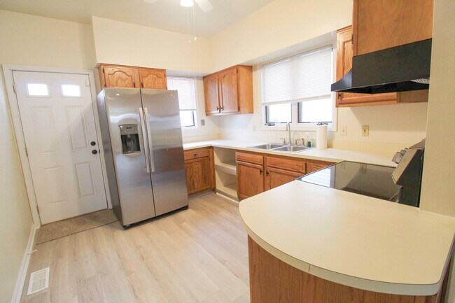 Building Photo - 507 W 4th St