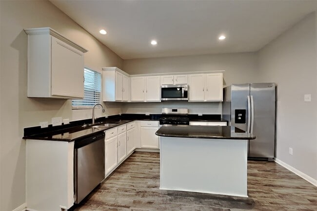 Building Photo - 20750 Pine Rain Ct